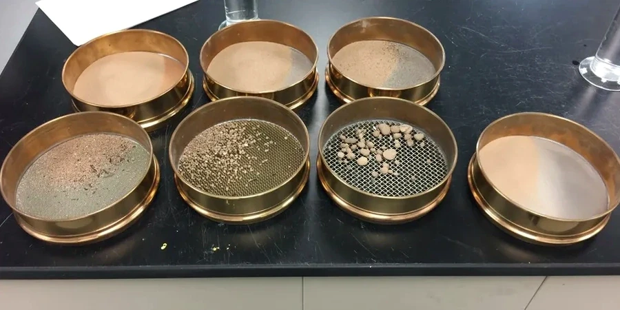 Analyse granulométrique par tamisage et hydromètre à Grenoble